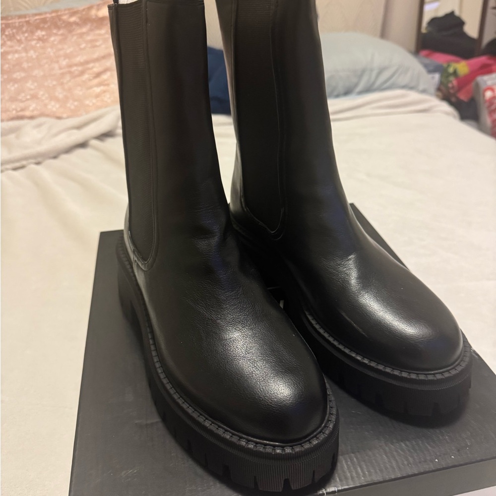 Dolce Vita Black Ankle Booties Size 10